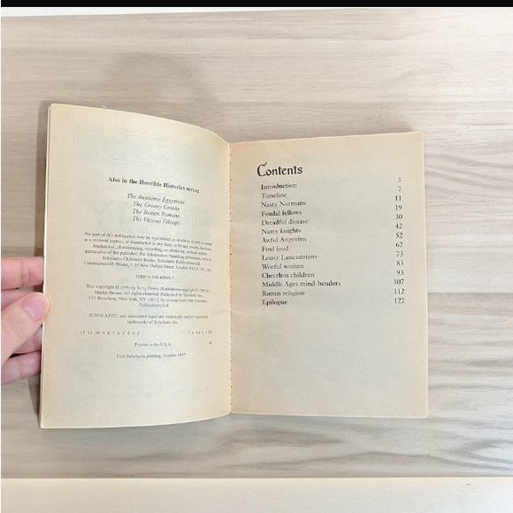 2/$18 Horrible Histories The Measly Middle Ages Paperback Book Terry Deary - Picture 3 of 4